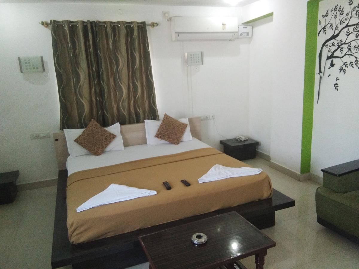 Отель Sairam Residency Тирупати Экстерьер фото
