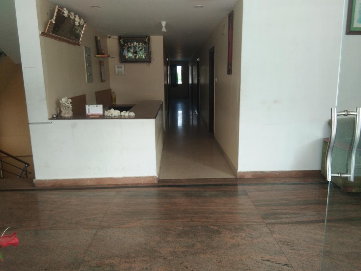 Отель Sairam Residency Тирупати Экстерьер фото