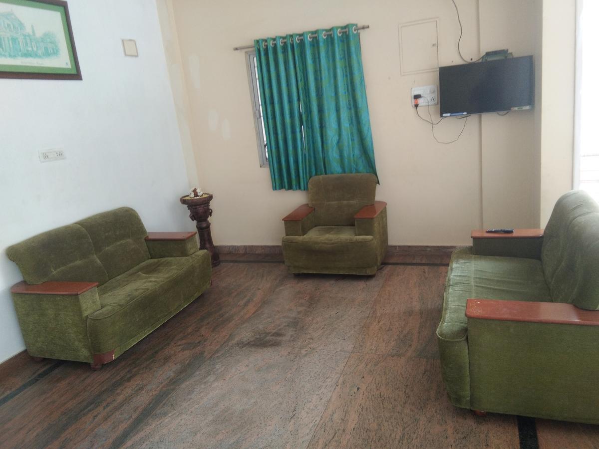 Отель Sairam Residency Тирупати Экстерьер фото