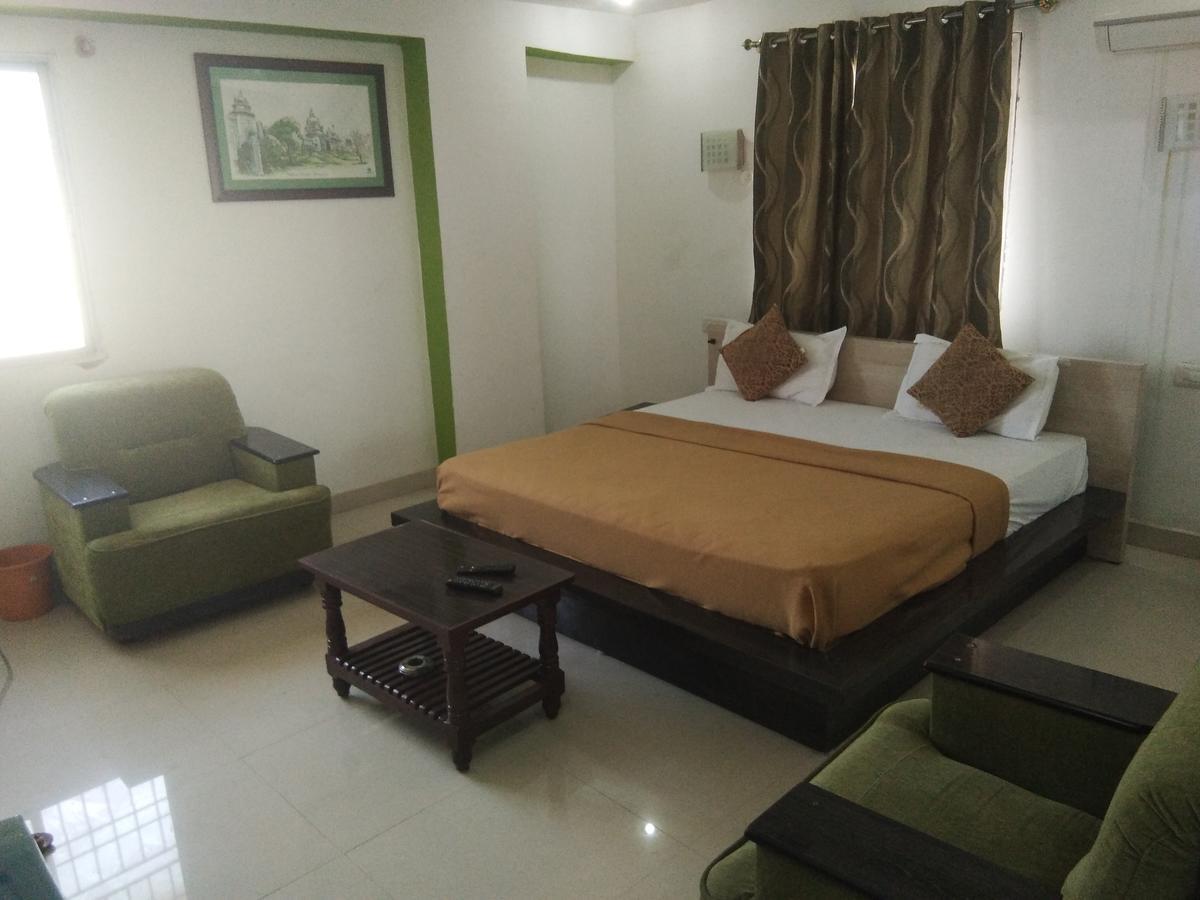 Отель Sairam Residency Тирупати Экстерьер фото